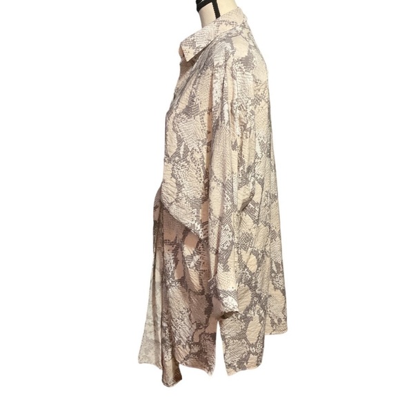 H&m- neutral snakeskin print crepe fabric button down tie front tunic/mini dress - Picture 3 of 12